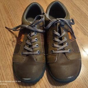 Keen size 5 Brown shoe EUC